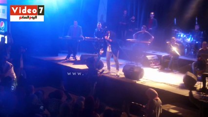 محمد شاهين يغنى "حلاوة روح" لايف