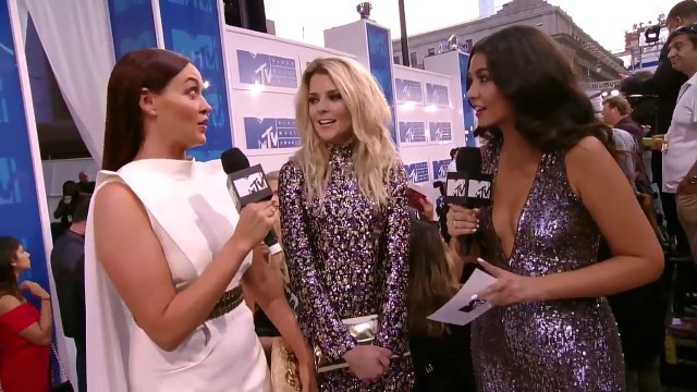 Mamrie Hart & Grace Helbig Are Different People After Seeing Beyoncé | 2016 Video Music Awards | MT