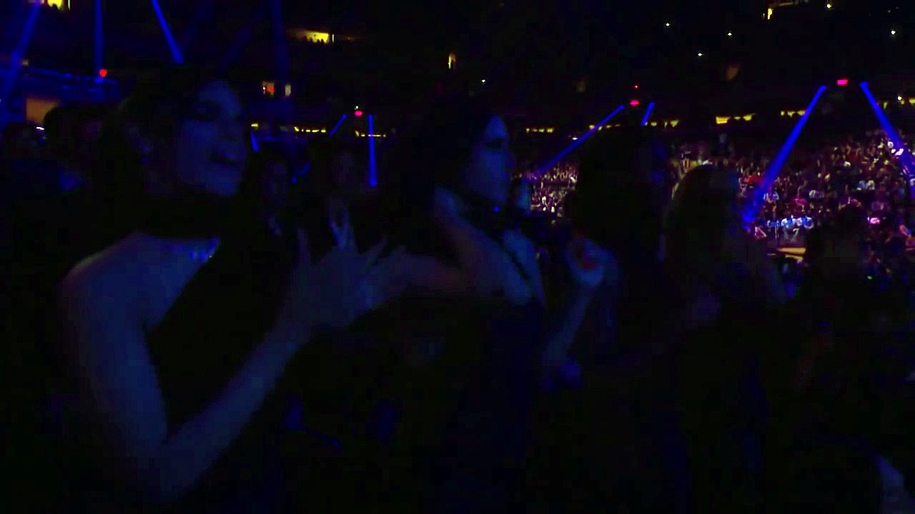 Ariana Grande - Side To Side ft. Nicki Minaj Live MTV VMAs 2016 (Mic Feed)