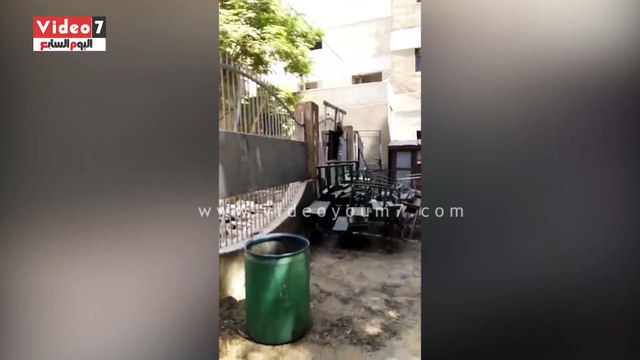 بالفيديو..بالتزامن مع دخول الدراسة.. مدرسة رمسيس ترفع شعار مغلق للتحسينات