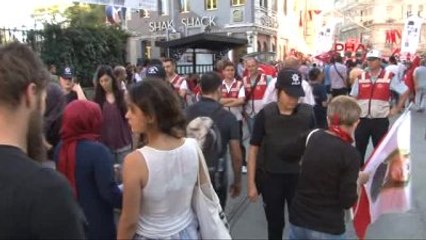 Beyoğlu'nda Zafer Bayramı Yürüyüşü
