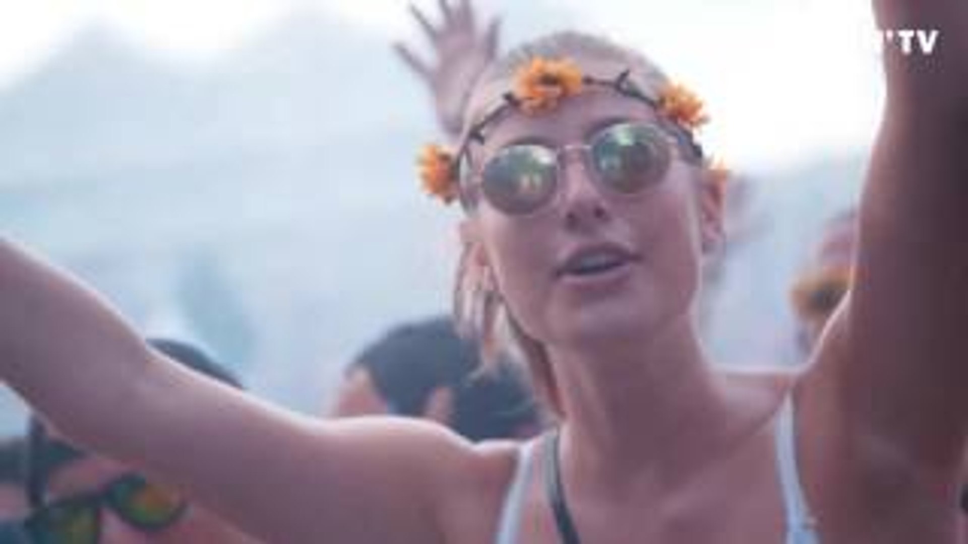 Oliver Heldens - Flamingo (Official Music Video)