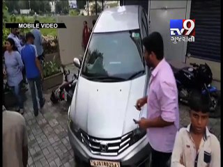 Driver loses control and crashes into parked vehicles with bizarre reversing technique, Ahmedabad - Tv9 Gujarati