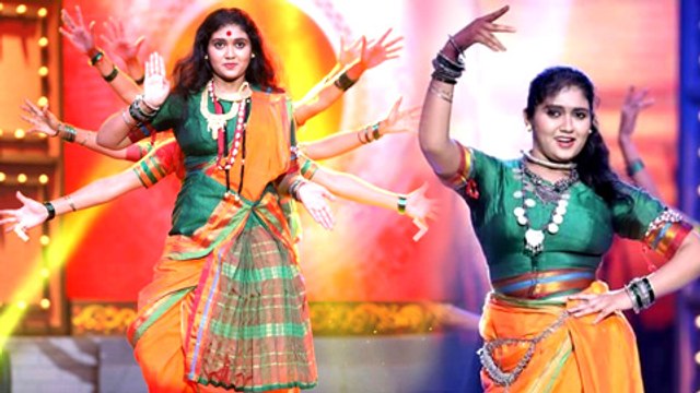 (video)Rinku Rajguru Dance Performance At Uncha Maza Zoka Awards 2016