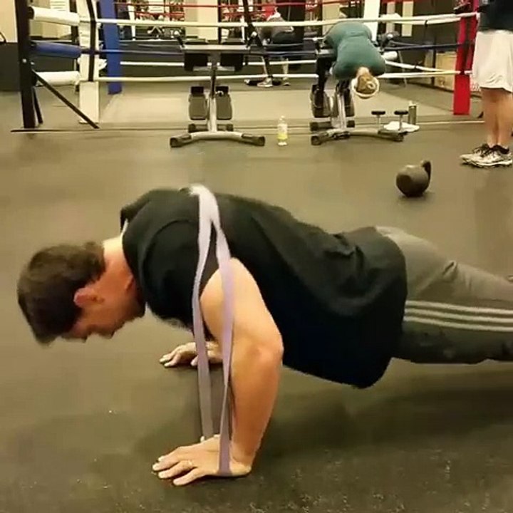 How to do Close Grip Pushups for Triceps with Added Resistance