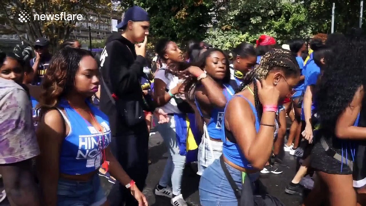 Hundreds attend Notting Hill Carnival parade in London
