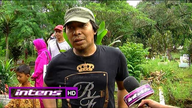 Kesedihan Komeng Saat Nyekar ke Makam Sang Putri - Intens 30 Agustus 2016