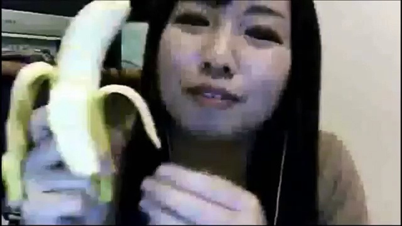 【ニコ生】 激カワ生主がバナナにヨーグルトをかけて大サービス