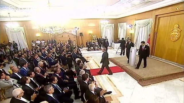 Túnez busca salida a la crisis y el terrorismo con un nuevo Gobierno de unidad nacional