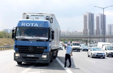 Tem Otoyolunda Kamyon ve Otobüs Denetimi