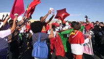 Manifestantes pró-Dilma protestam em frente ao Senado