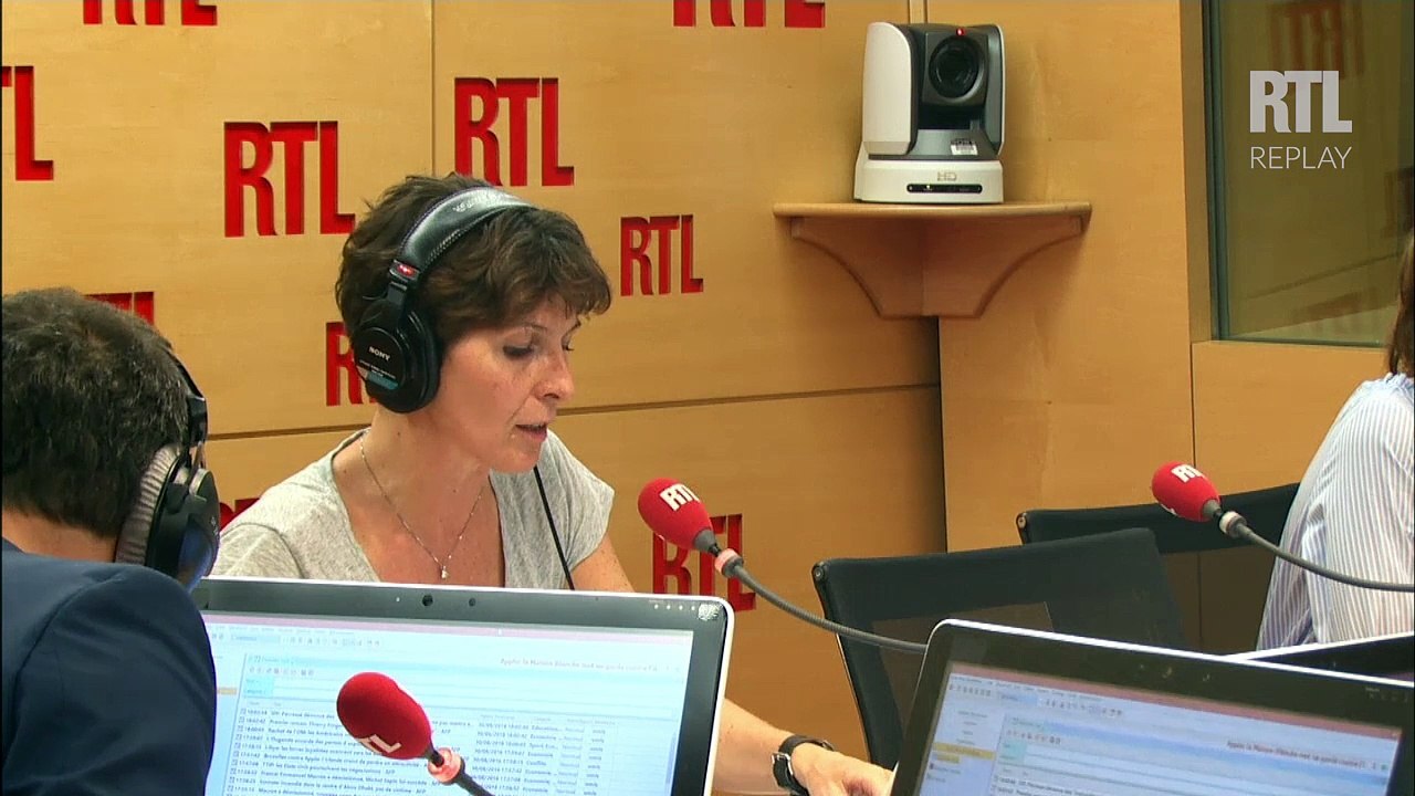 "Après la démission à vélo de Christiane Taubira, la démission sur l'eau d'Emmanuel Macron", rappelle Vincent Derosier