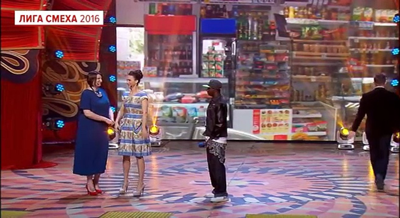 Трио разные и ведущий - Где - то в американском магазине - Лига смеха, прикольное видео