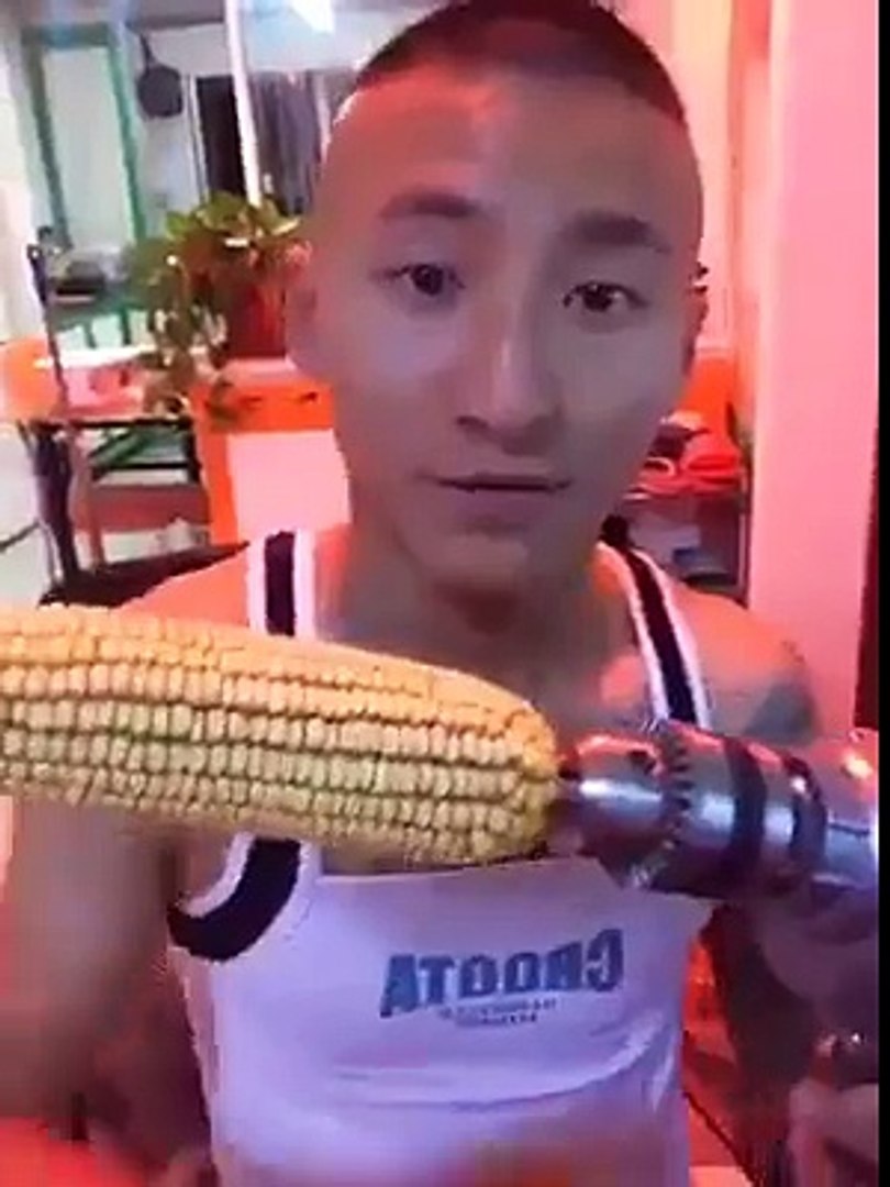Il perd ses dents en tentant de manger du maïs sur une perceuse - Vidéo  Dailymotion
