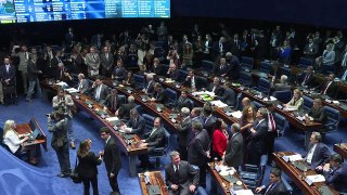 Dilma pede que senadores votem contra o impeachment