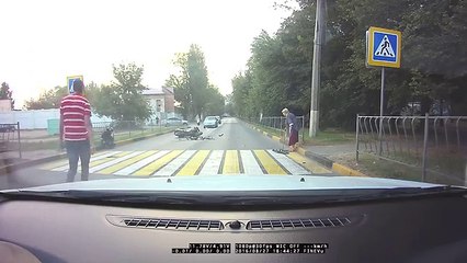 Motorizado logró sobrevivir a un aparatoso accidente