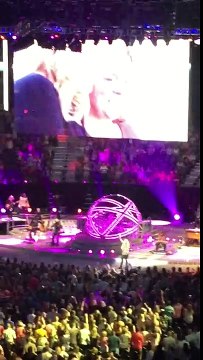 Trisha Yearwood - XXXs and OOOs (An American Girl) LIVE PERFORMANCE