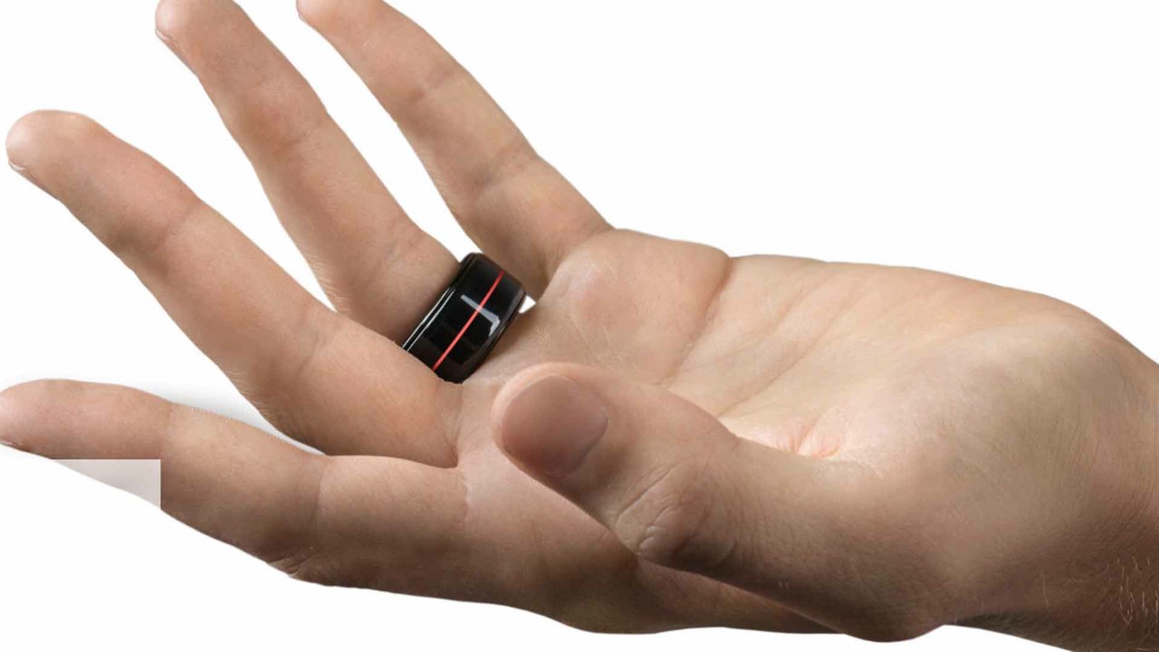 Feel your loved one's heartbeat in real-time with a sophisticated ring