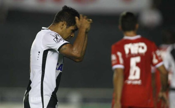 Vasco perde para o Vila Nova e deixa São Januário sob vaias