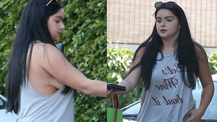 Ariel Winter Flashes Sideb**b in Daisy Dukes