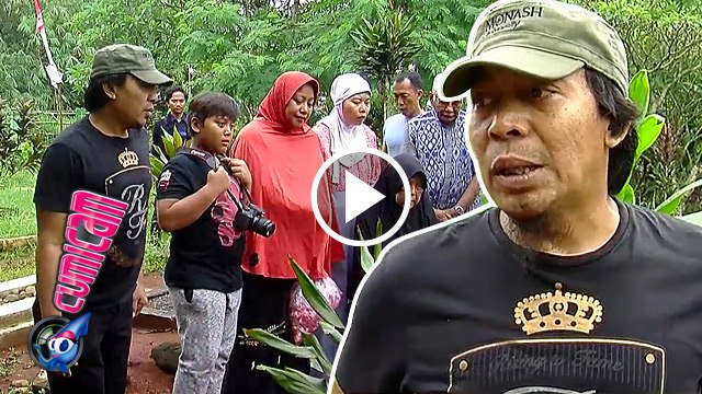 Nyekar ke Makam Anak, Komeng Termenung - Cumicam 31 Agustus 2016