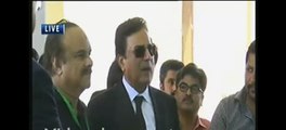 Naeem Bukhari Takes Class of Geo's Reporter in Funny Mood During Media Talk - YouTube