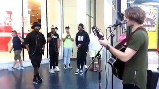 will.i.am Surprises and Sing With a Street Musician in Hollywood