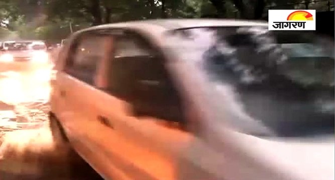 दिल्ली-एनसीआर में जोरदार बारिश, कई इलाकों में भीषण जाम