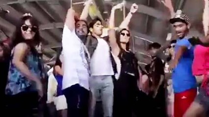 VIDEO Katrina Kaif - Sidharth Malhotra FLASH MOB At Jaipur Railway Station