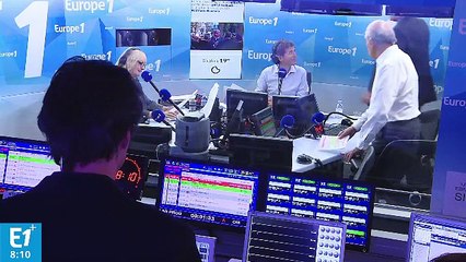 TEASER - Après avoir été banquier, Macron est désormais médecin !