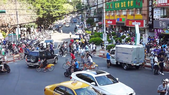 Folie Pokémon Go : Des milliers de personnes envahissent les rues de Taipei
