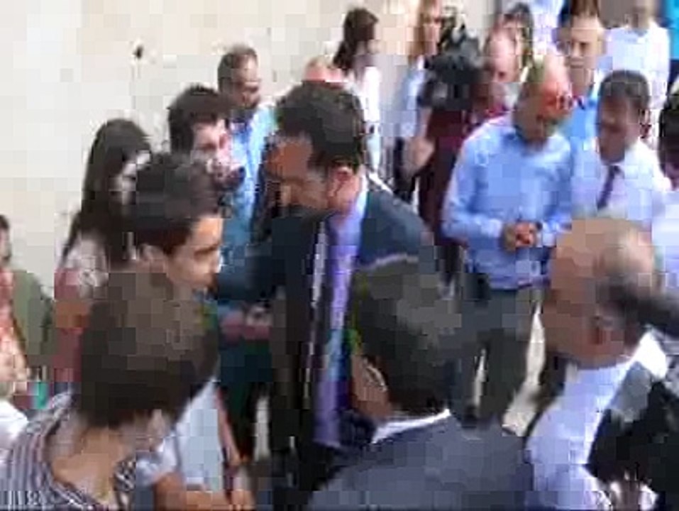 Meclis'te 'Che' tişörtü giymek isteyen Devrimci Liselilere, polis engeli