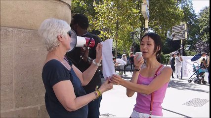 Manifestation à Paris contre la viande de chien et de chat en Corée du Sud
