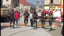 La Madonna di Filetta ad Amatrice portata in salvo dai Vigili del Fuoco