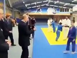 Quand Vladimir Poutine donne quelques conseils de judo