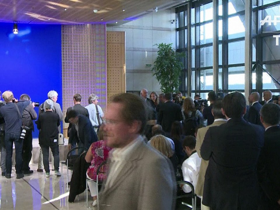 Macron à son départ de Bercy: "Je me devais de prendre la mer"