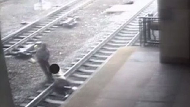 Il sauve un homme qui voulait se suicider sur les rails