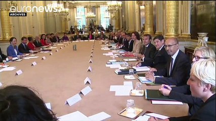 Francia, si dimette il ministro dell'Economia Macron e guarda alle presidenziali