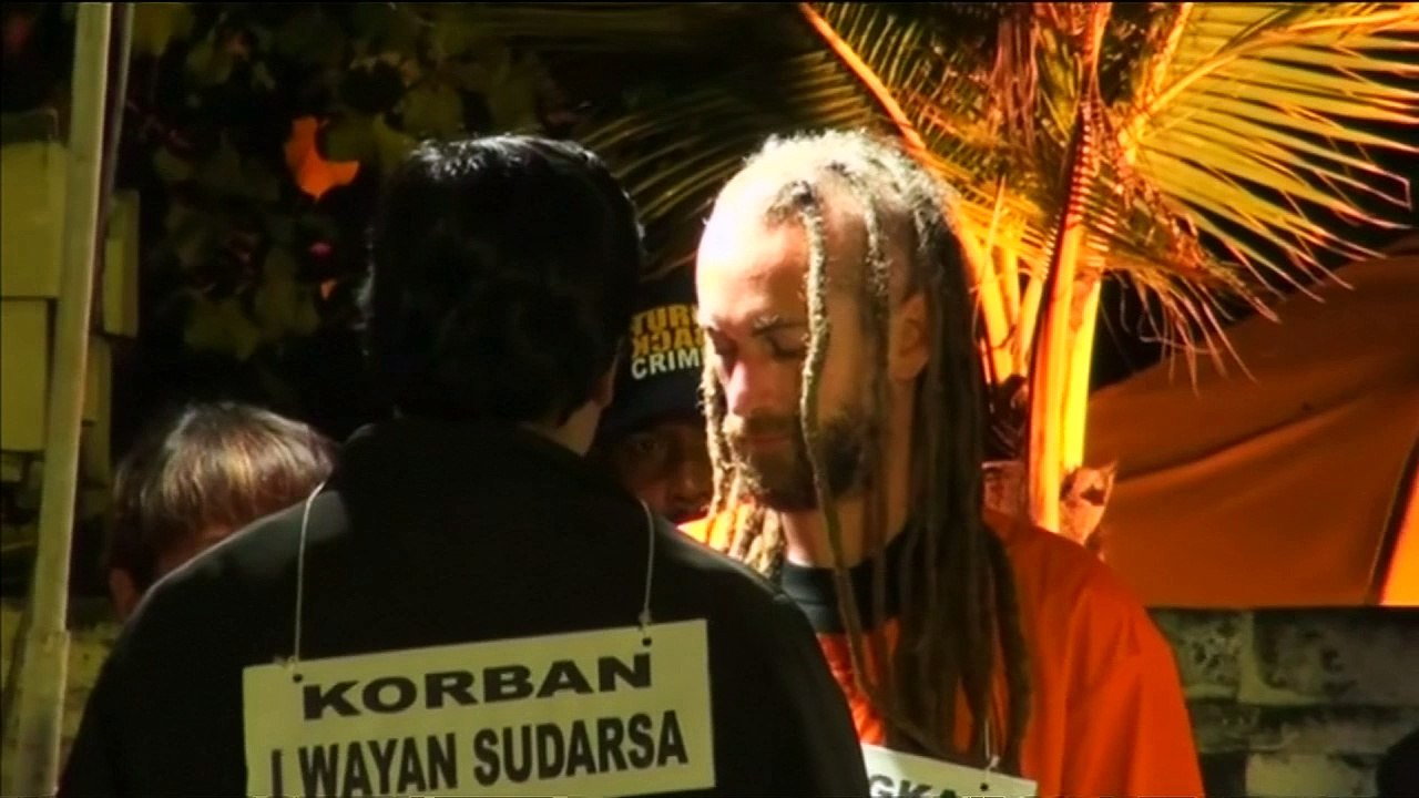 Bali police murder: UK suspect in re-enactment