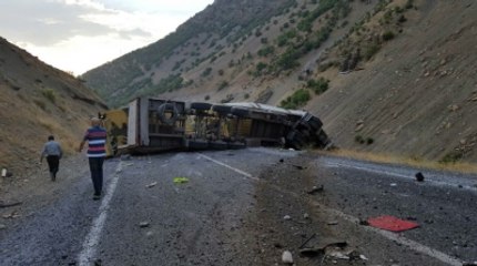 Hakkari'de Askeri Konvoya Bombalı Saldırı