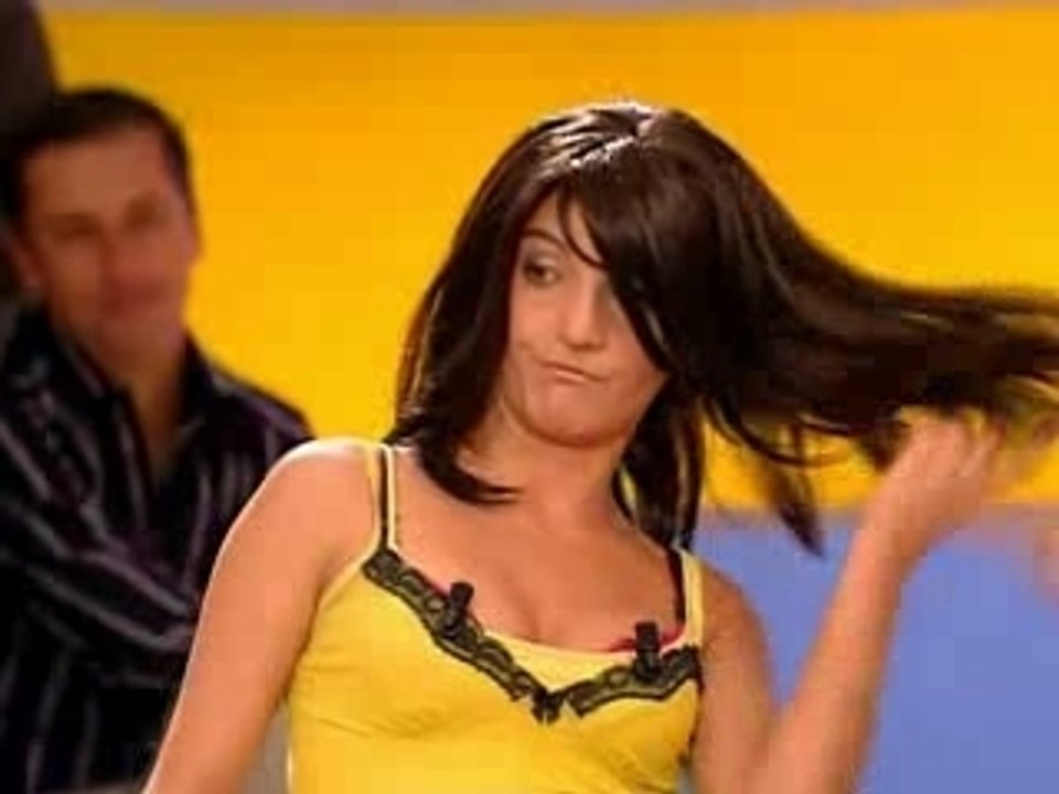 [Florence Foresti] Brigitte - Chanteuse à texte