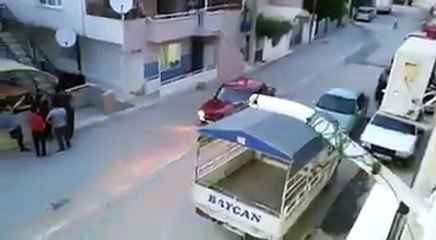 Başka bir ülkede yaşayamam lan bünyem kaldırmaz...