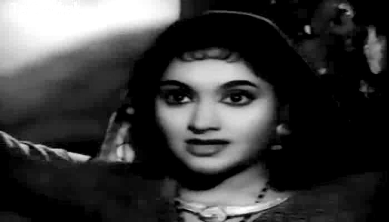 Ghadi ghadi mora dil dharke hay dhrake kyon dhrake=1958