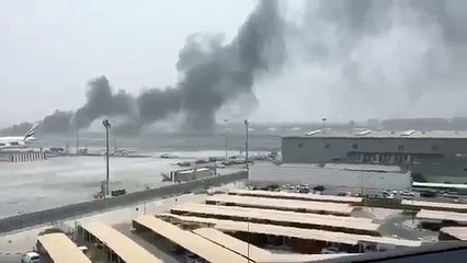 Descargar video: Emirates Airlines Boeing 777 Crash landing Fire Dubai Airport