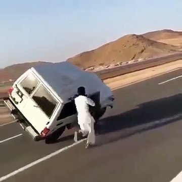 ملة مجنانين جماعة هل بو كشطة تفرج في العرض هههه