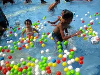 Belajar Berenang dengan Raisa (Swimming)