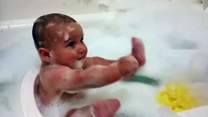 Baby Loves Bathtime Bubbles
