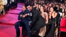 Salman Khan Fell Off His Chair During Stardust Awards