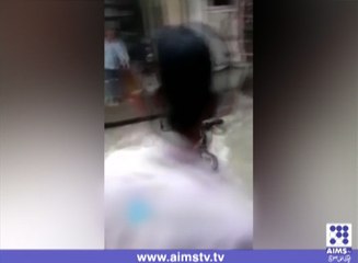 پانی کا اتنا تیز بہاؤ کے دکان کے اندر سے آدمی کو بہا لے گیا