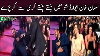Salman Khan Fell Off his Chair while Laughing In Stardust Awards